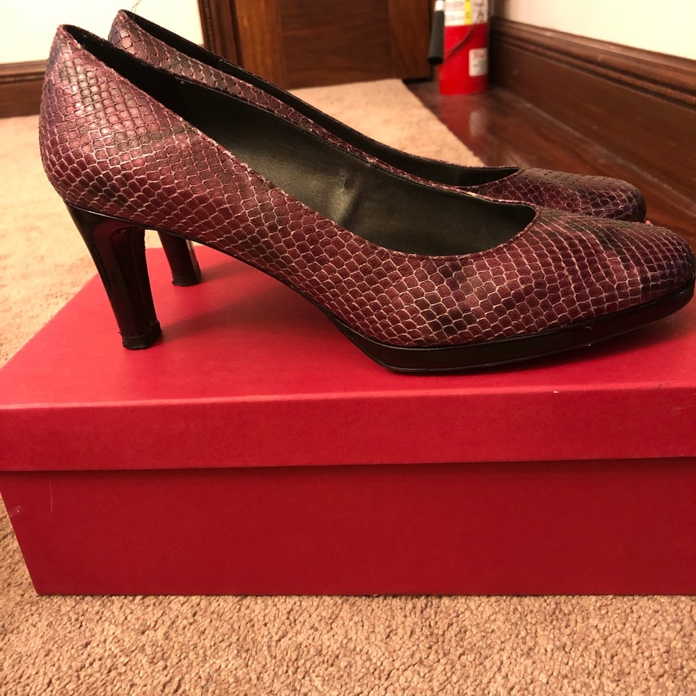 Pink snakeskin-style pumps!
